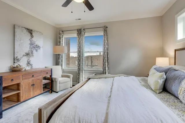 $645,000 | 2752 West Argyle Street, Unit 4, Chicago, IL 60625