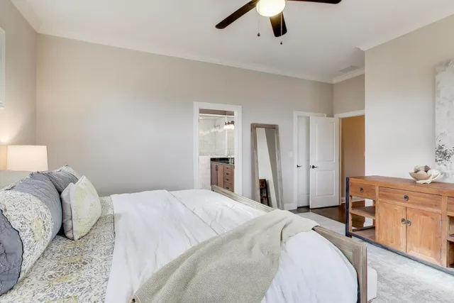 $645,000 | 2752 West Argyle Street, Unit 4, Chicago, IL 60625