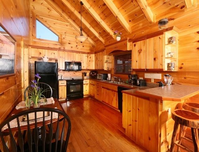2212 Pinnacle Rdg Trail, Unit 53R Sevierville, TN 37876 - Photo 6 of 20 kitchen living
