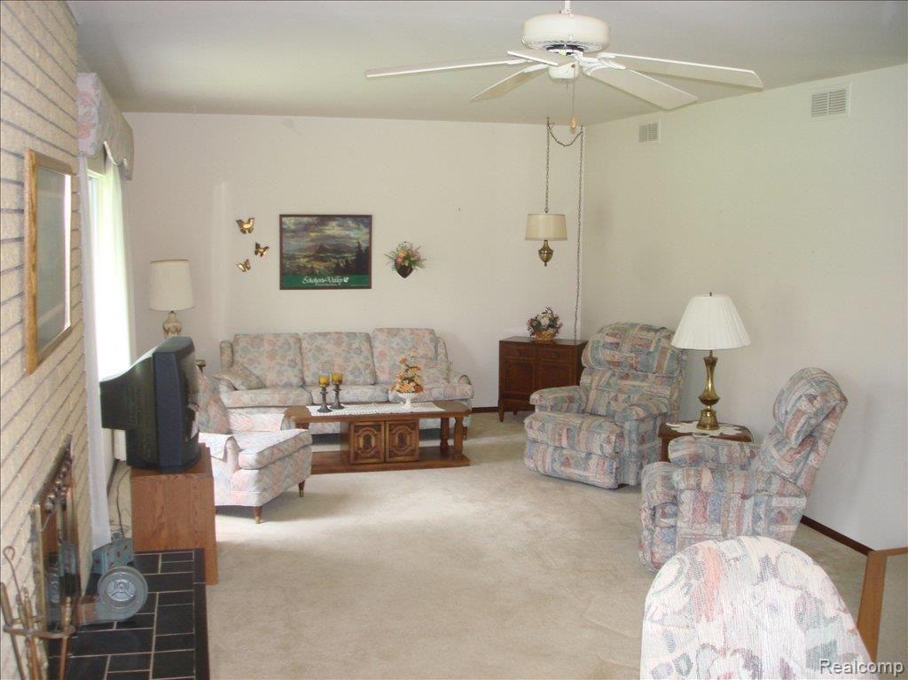7264 Riverside Drive Algonac, MI 48001 - Photo 5 of 8 DSC00472