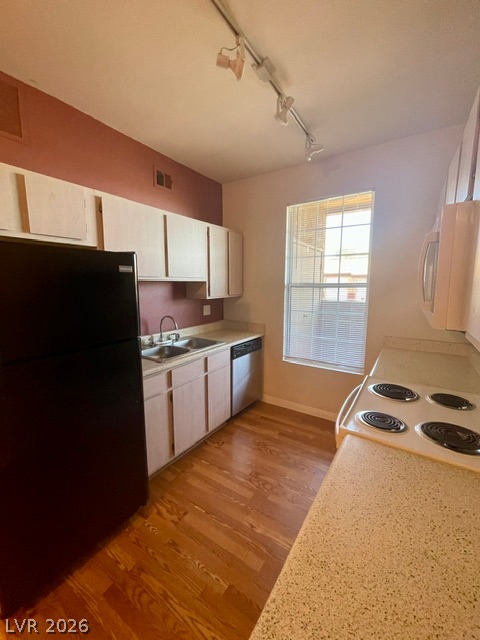 231 West Horizon Ridge Parkway, Unit 2813 Henderson, NV 89012 - Photo 8 of 19