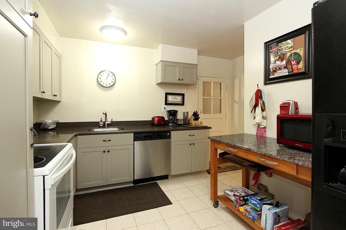 506 Eisner Street Silver Spring, MD 20901 - Photo 8 of 30 Kitchen