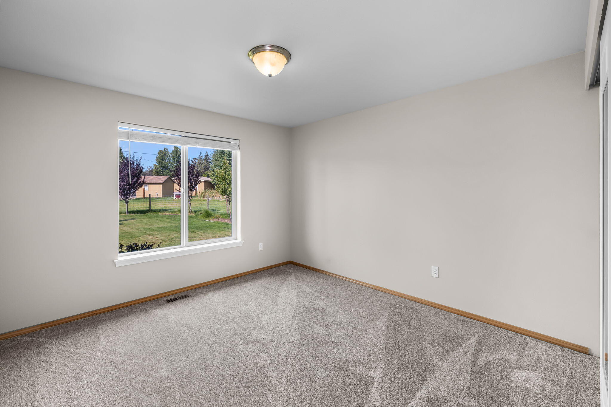 64954 Hunnell Road Bend, OR 97703 - Photo 18 of 53 2024_09_04_64954_hunnell_road-19