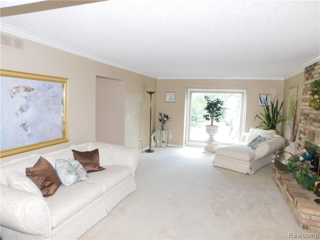 37335 Chesapeake Road Farmington Hills, MI 48335 - Photo 12 of 48