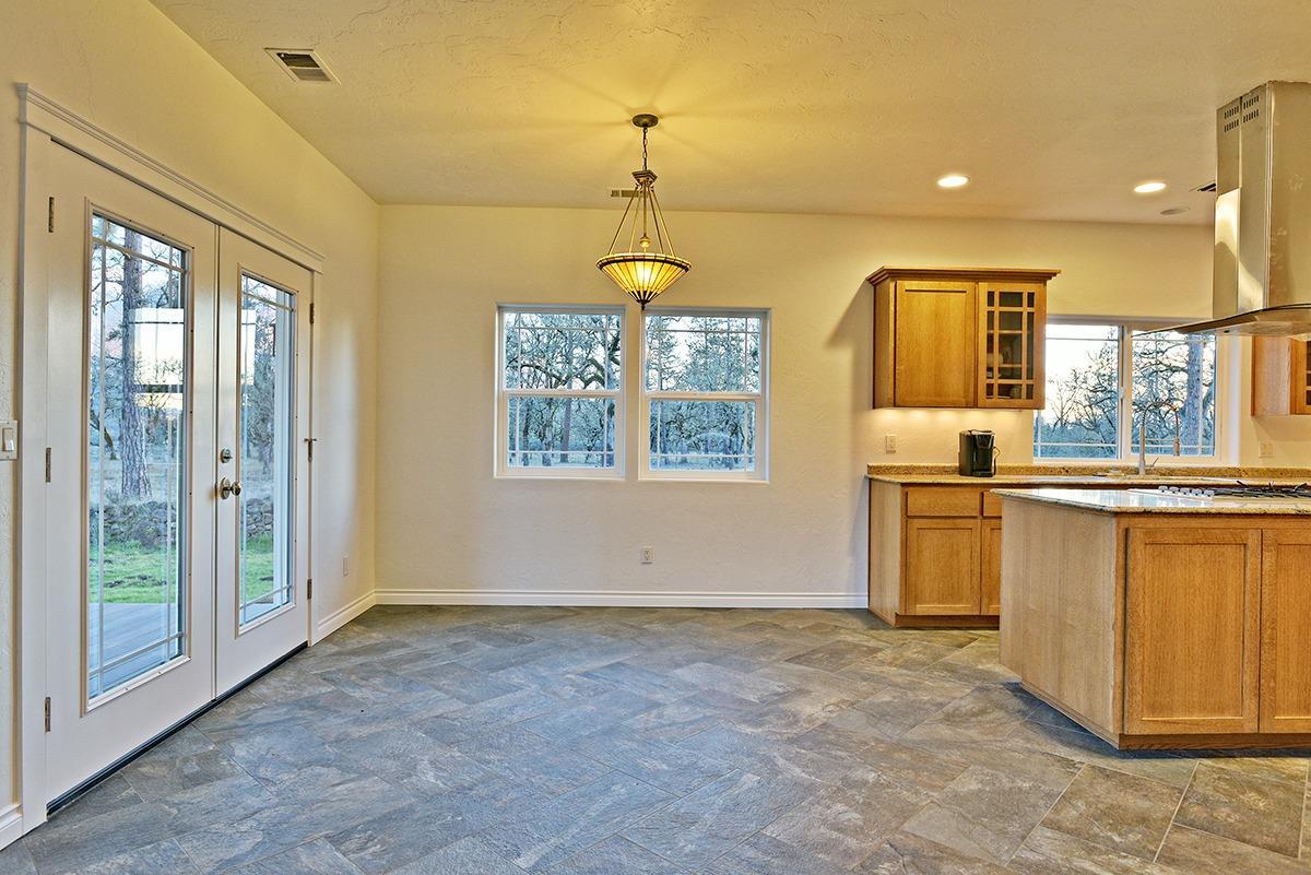 1208 South Obenchain Road Eagle Point, OR 97524 - Photo 8 of 35 Additional Photo