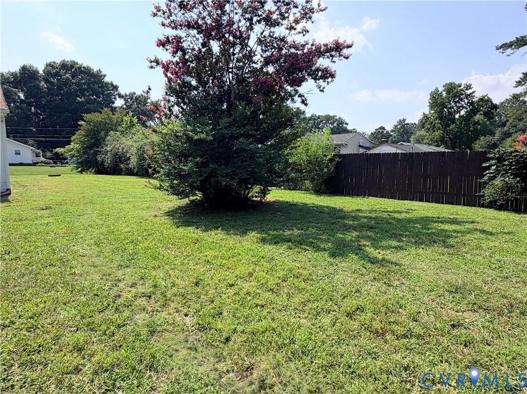 7547 Media Park Road Henrico, VA 23231 - Photo 18 of 21 Expansive green lawn featuring a mature flowering