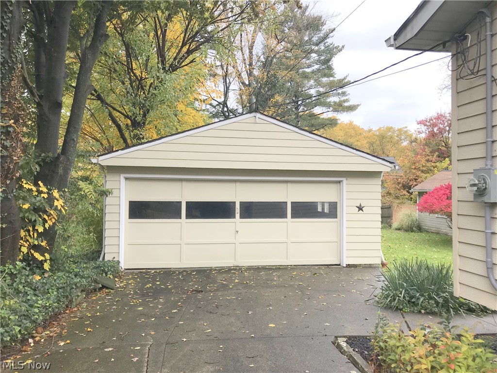 888 Montford Road Cleveland, OH 44121 - Photo 27 of 31