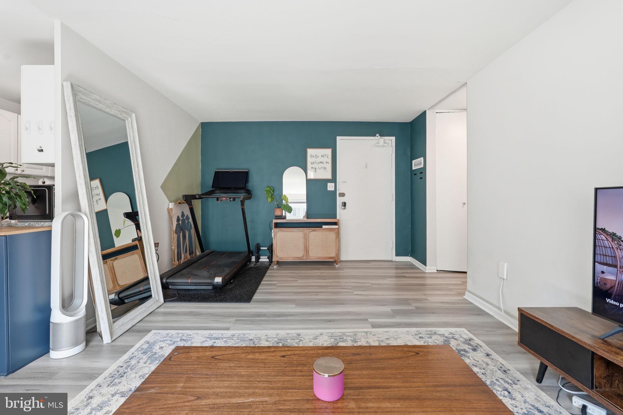 1200 South Arlington Ridge Road, Unit 614 Arlington, VA 22202 - Photo 4 of 29 Living Room/Entry