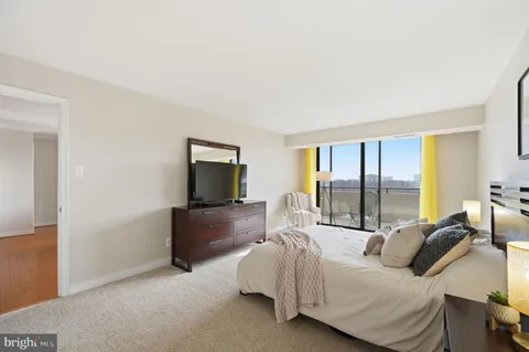 $425,000 | 1800 Old Meadow Road, Unit 1720, McLean, VA 22102