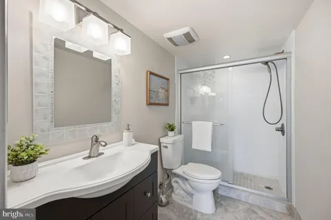 $425,000 | 1800 Old Meadow Road, Unit 1720, McLean, VA 22102