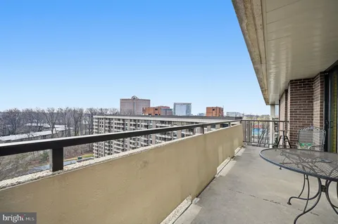 $425,000 | 1800 Old Meadow Road, Unit 1720, McLean, VA 22102