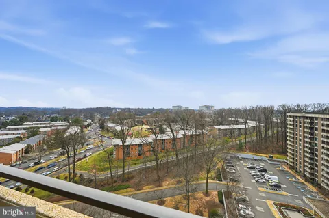 $425,000 | 1800 Old Meadow Road, Unit 1720, McLean, VA 22102