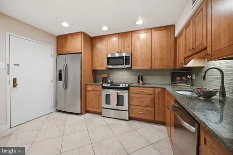 $425,000 | 1800 Old Meadow Road, Unit 1720, McLean, VA 22102