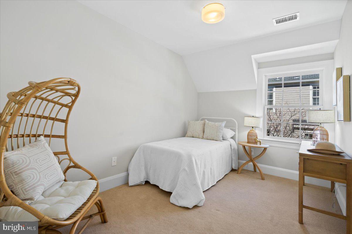 3213 Foxhall Road Northwest Washington, DC 20016 - Photo 25 of 35