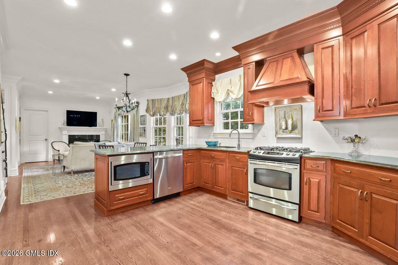 44 Riverside Lane Riverside, CT 06878 - Photo 16 of 34 Kitchen