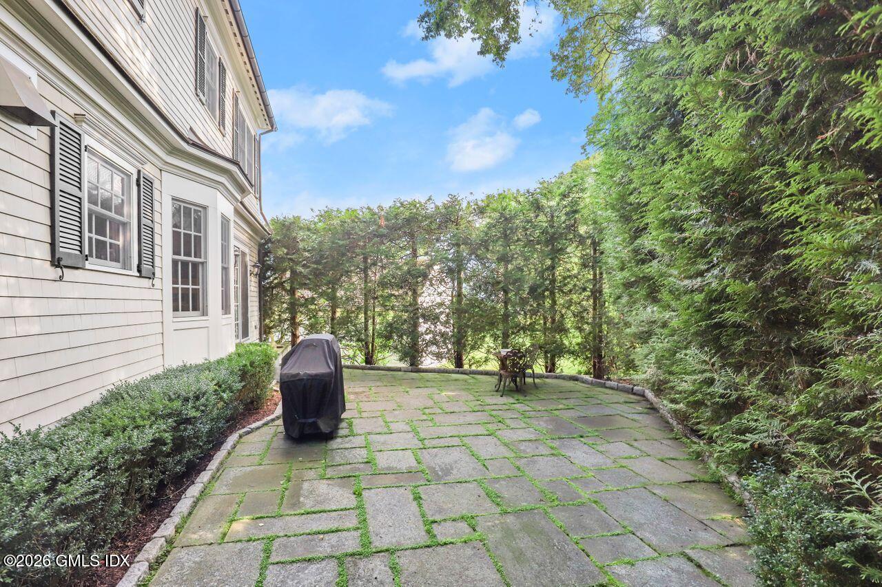 44 Riverside Lane Riverside, CT 06878 - Photo 30 of 34 Rear patio