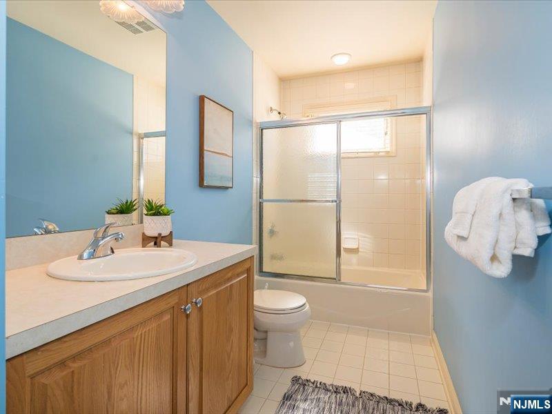 17 Pacio Court, Unit 2017 Roseland, NJ 07068 - Photo 27 of 38