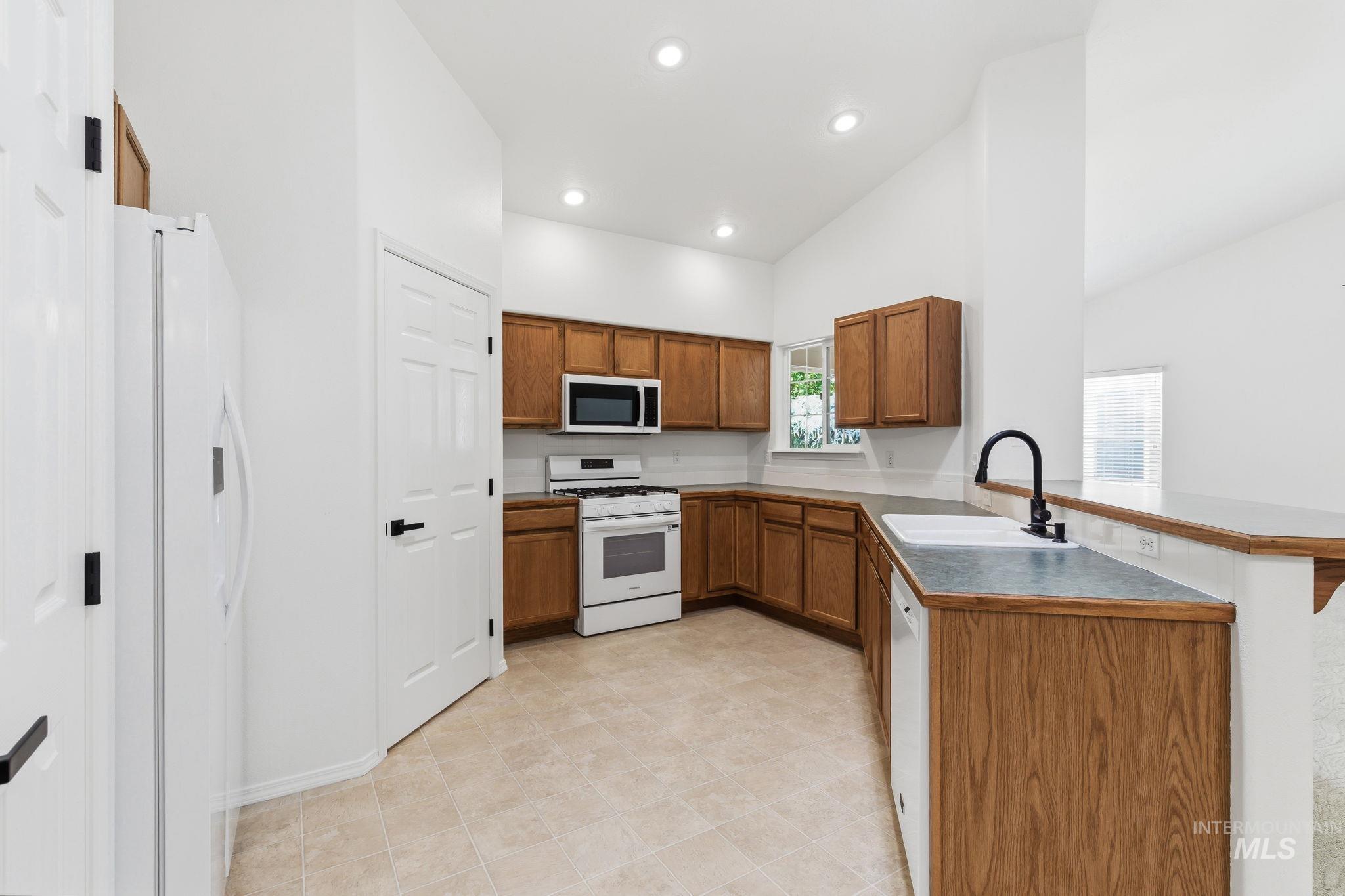 3277 West Fieldstream Lane Meridian, ID 83646 - Photo 11 of 45