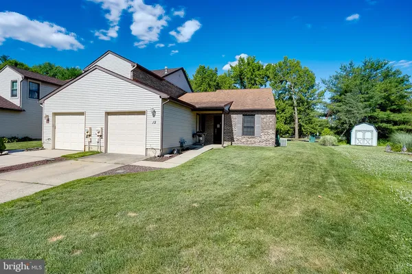 $290,000 | 12 East Oleander Drive, Mount Laurel, NJ 08054