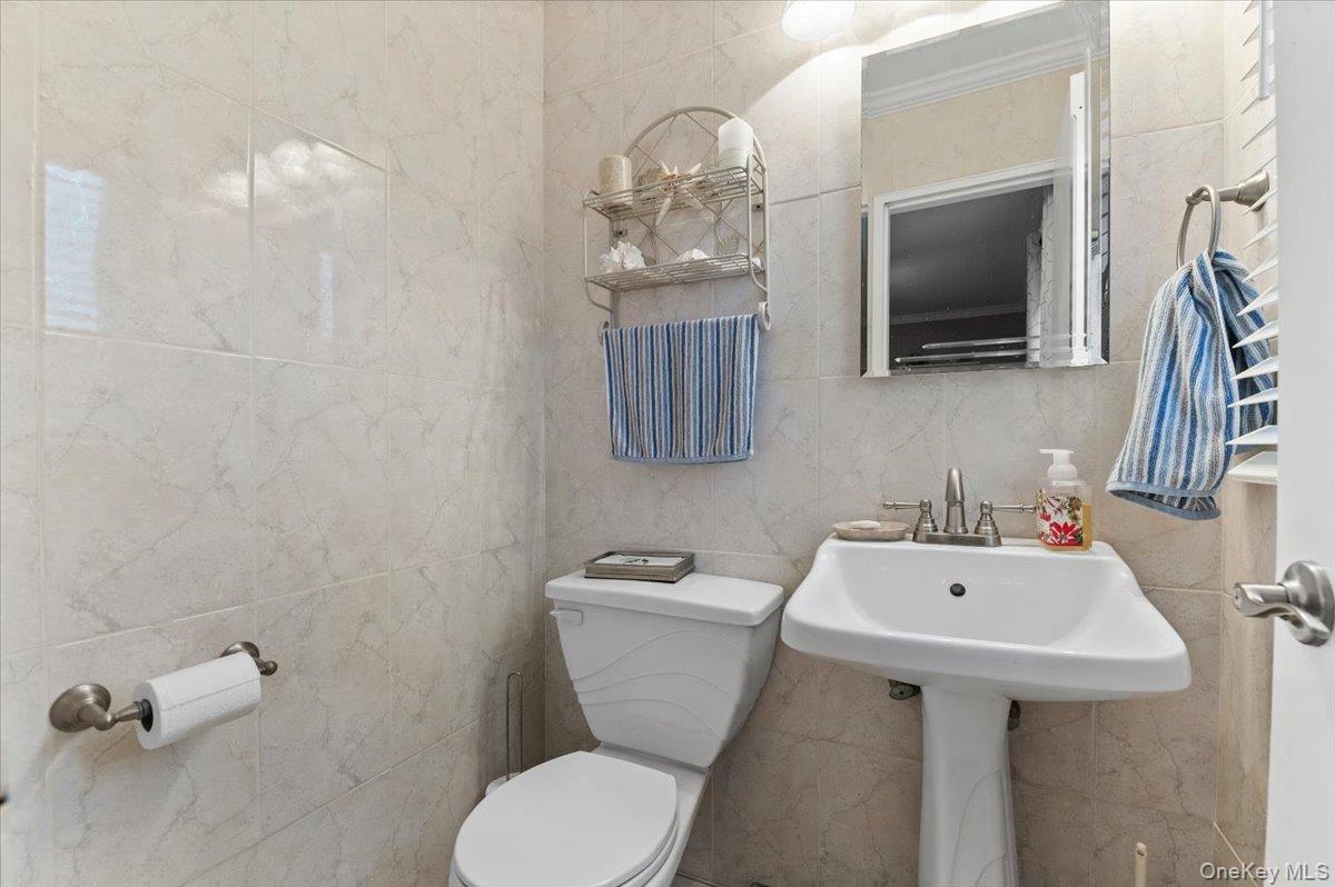 10 Peter Road Hicksville, NY 11801 - Photo 23 of 36