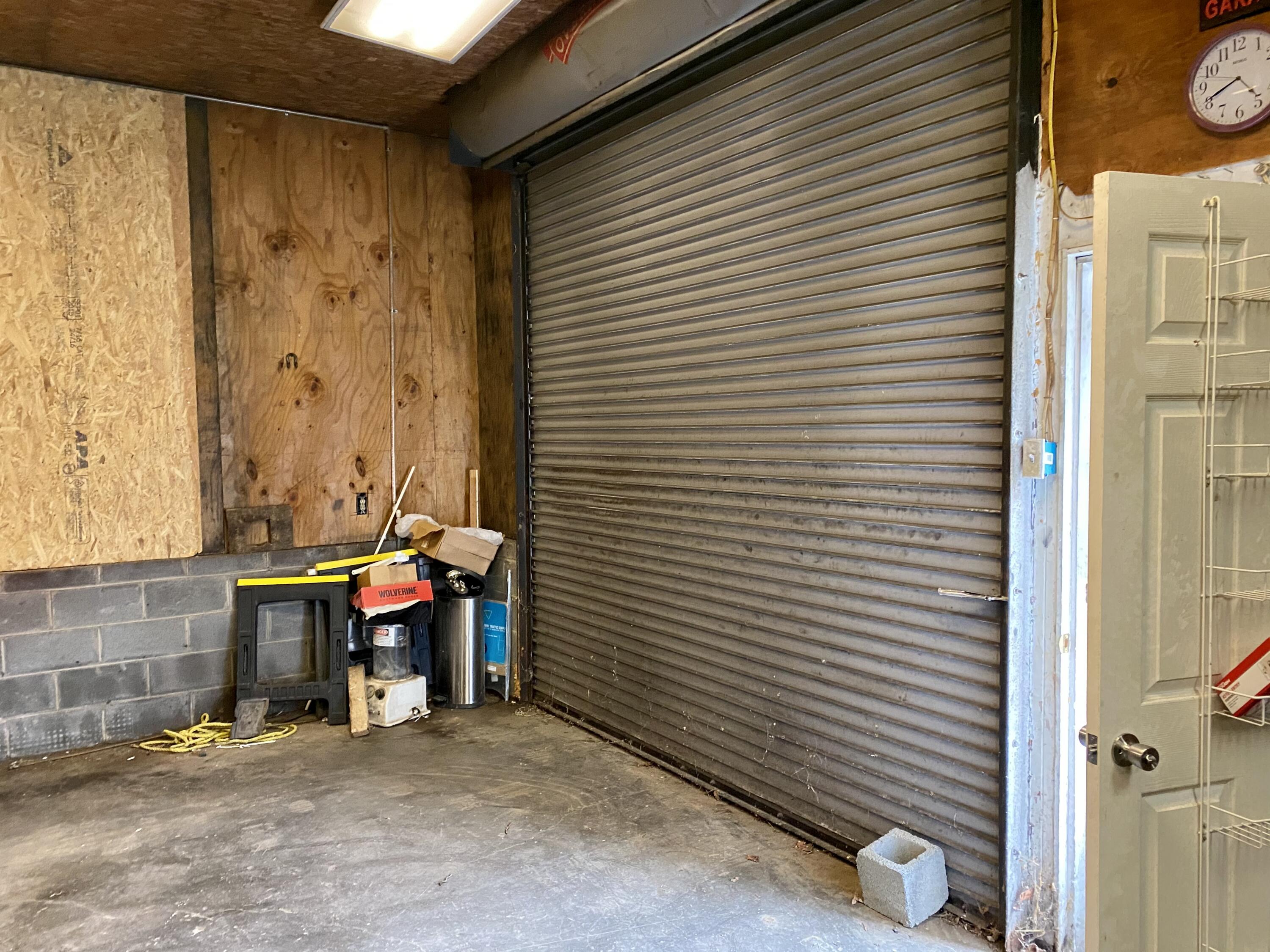 133 Copas Road Kingsport, TN 37663 - Photo 22 of 25 copas garAGE DOOR