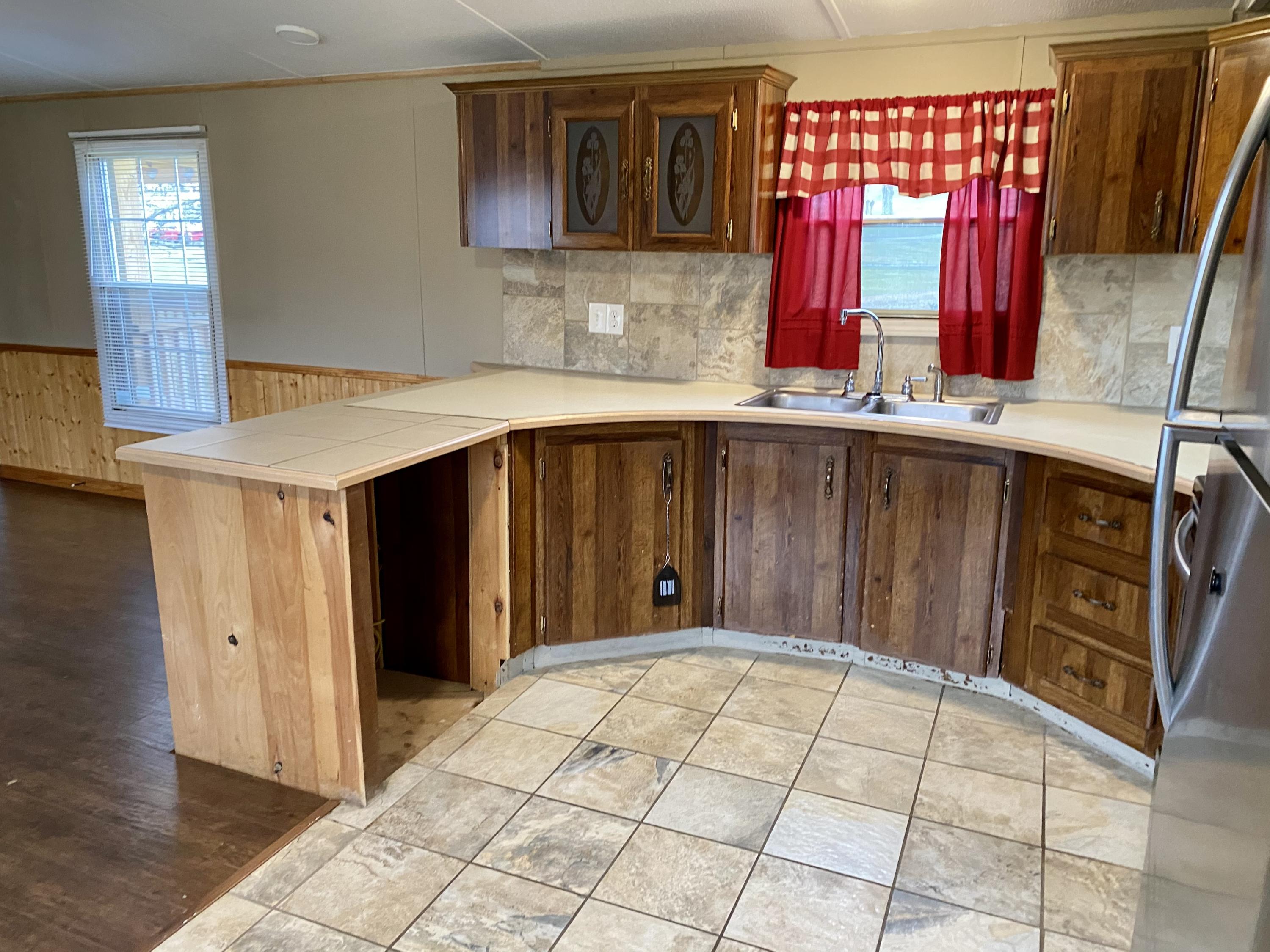 133 Copas Road Kingsport, TN 37663 - Photo 5 of 25 COPAS KITCHEN VIEW