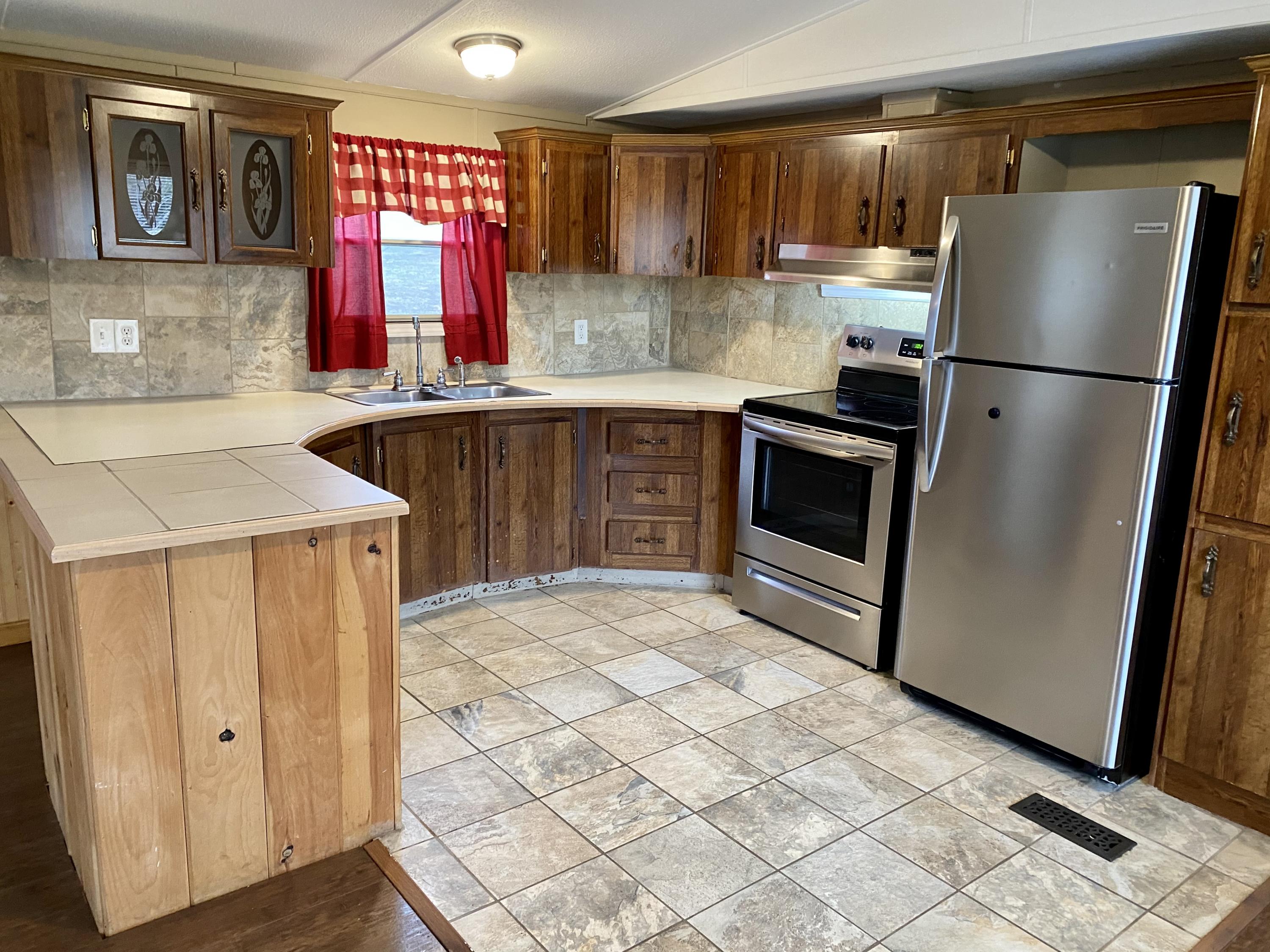 133 Copas Road Kingsport, TN 37663 - Photo 8 of 25 COPAS KITCHEN 3