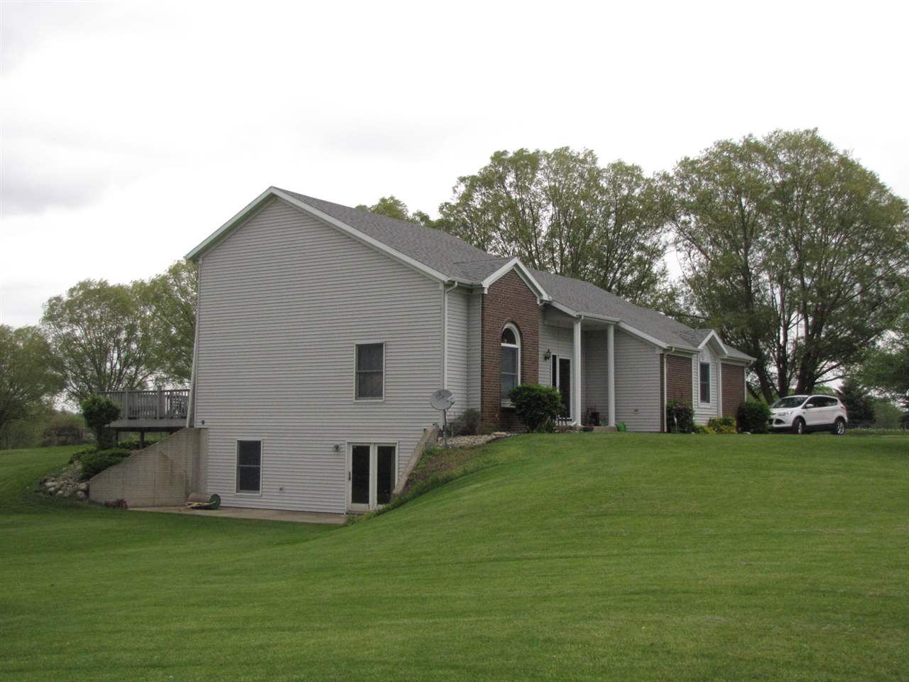 966 West River Road North Albion, IN 46701 - Photo 3 of 25 Gallery Image 3
