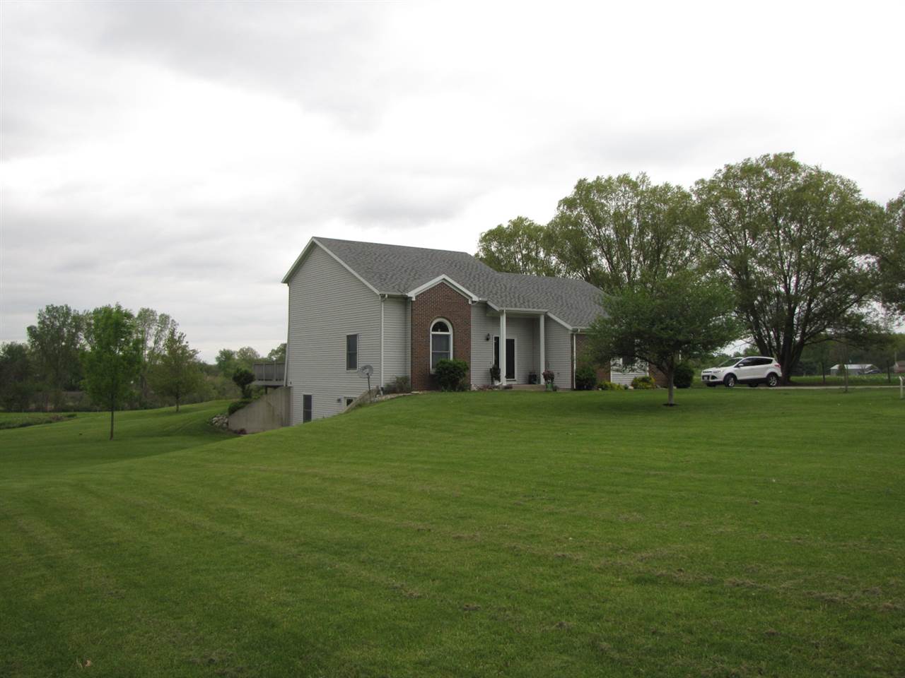 966 West River Road North Albion, IN 46701 - Photo 4 of 25 Gallery Image 4