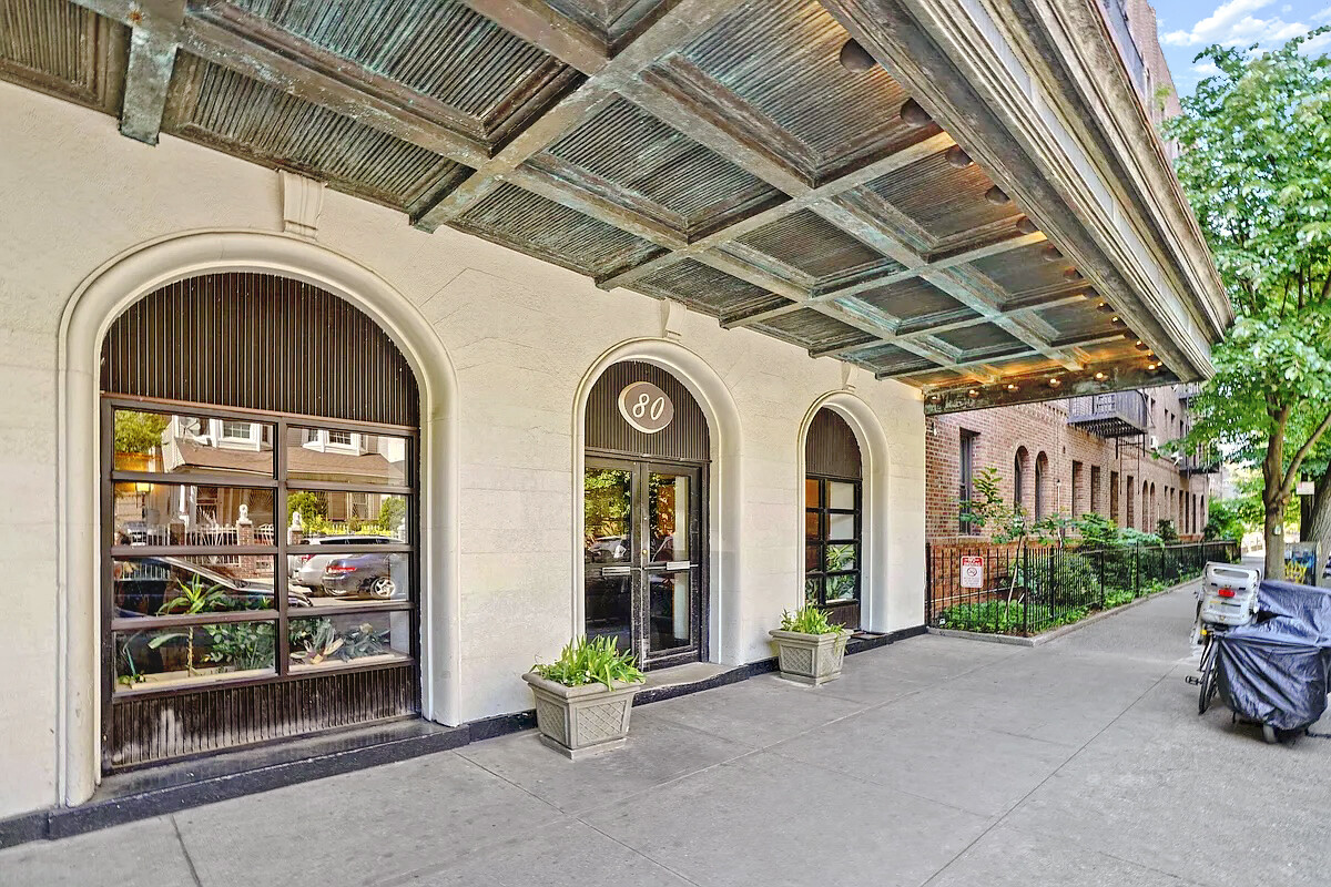 80 Winthrop Street, Unit L5 Brooklyn, NY 11225 - Photo 18 of 19 a front view of a house with garden