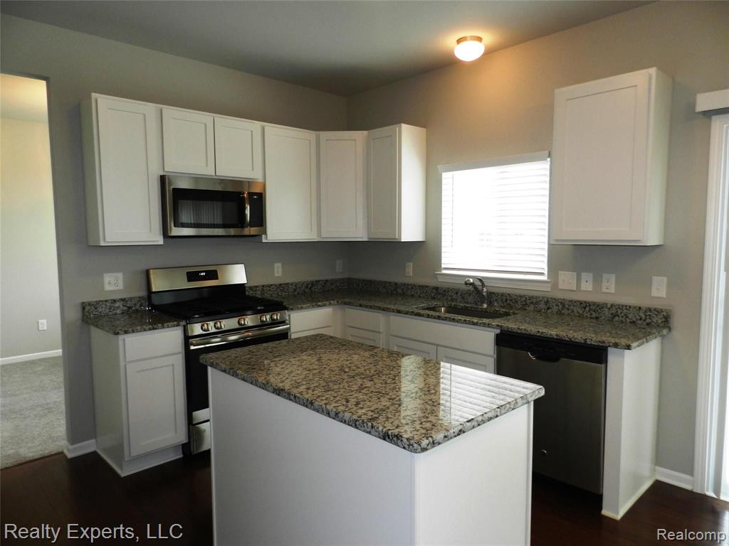 13428 Stamford Road Belleville, MI 48111 - Photo 7 of 27
