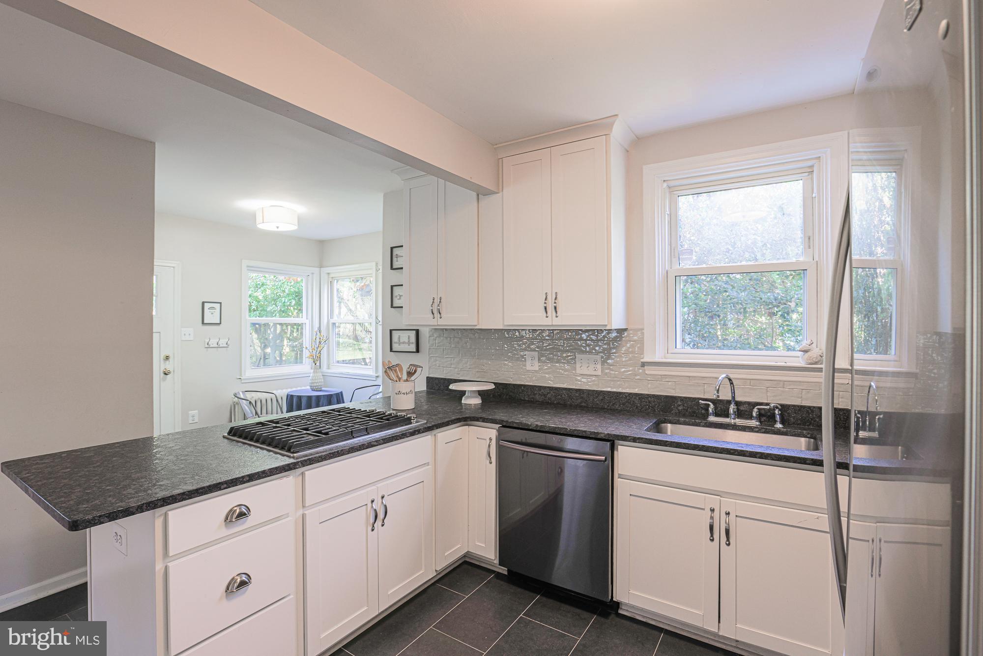 5508 South Bend Road Baltimore, MD 21209 - Photo 17 of 72 Super functional kitchen space