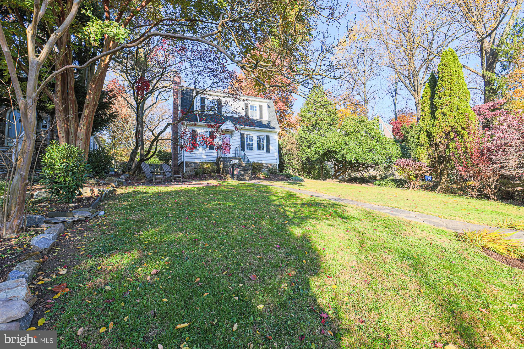 5508 South Bend Road Baltimore, MD 21209 - Photo 2 of 72 Large front yard