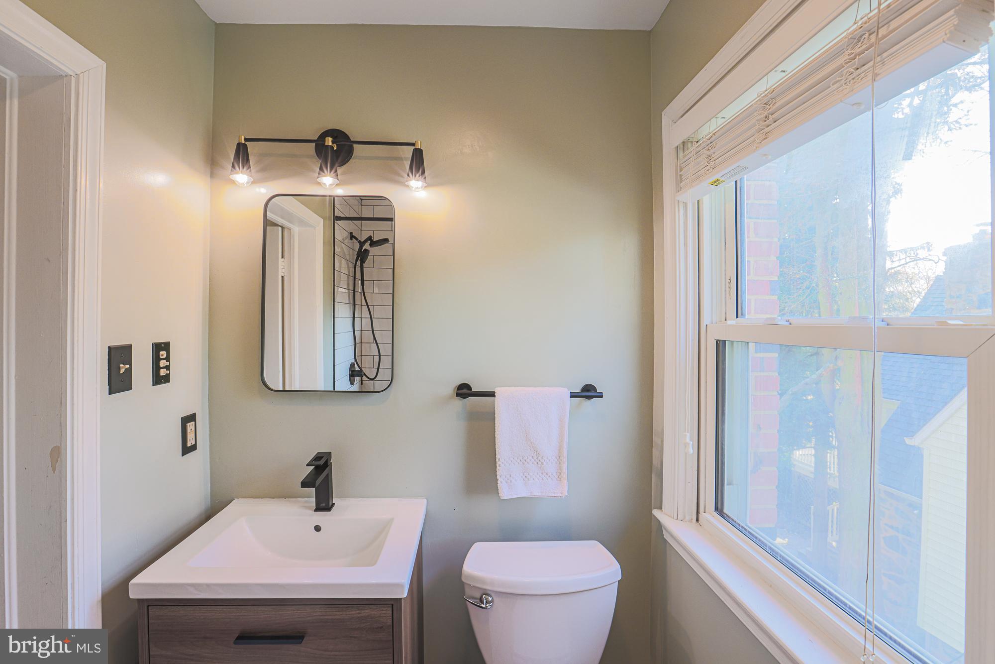 5508 South Bend Road Baltimore, MD 21209 - Photo 58 of 72 Renovated full bathroom with shower/tub combo