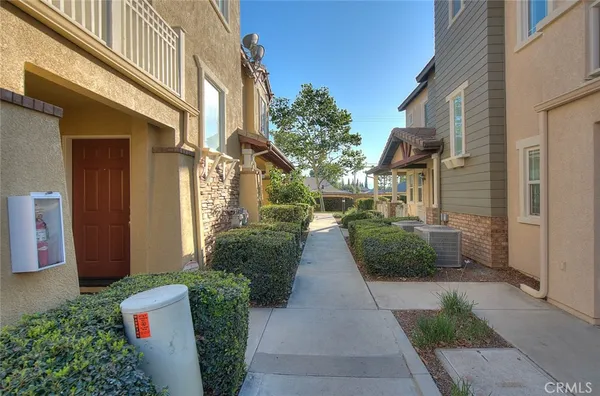 $425,000 | 3874 Polk Street, Unit F, Riverside, CA 92505
