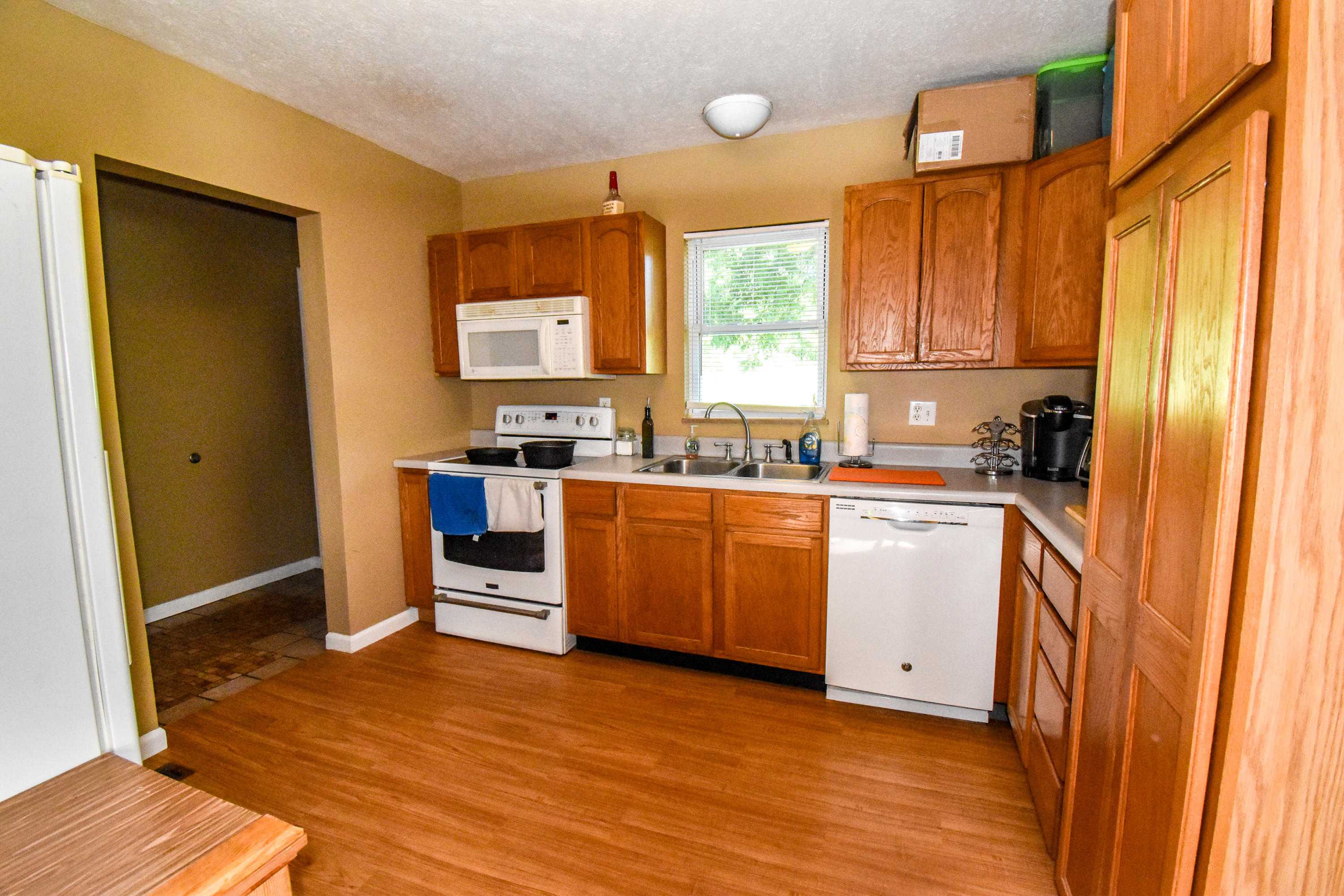 2438 East Wolf Valley Road Clinton, TN 37716 - Photo 11 of 15 Lot of Light in Kitchen