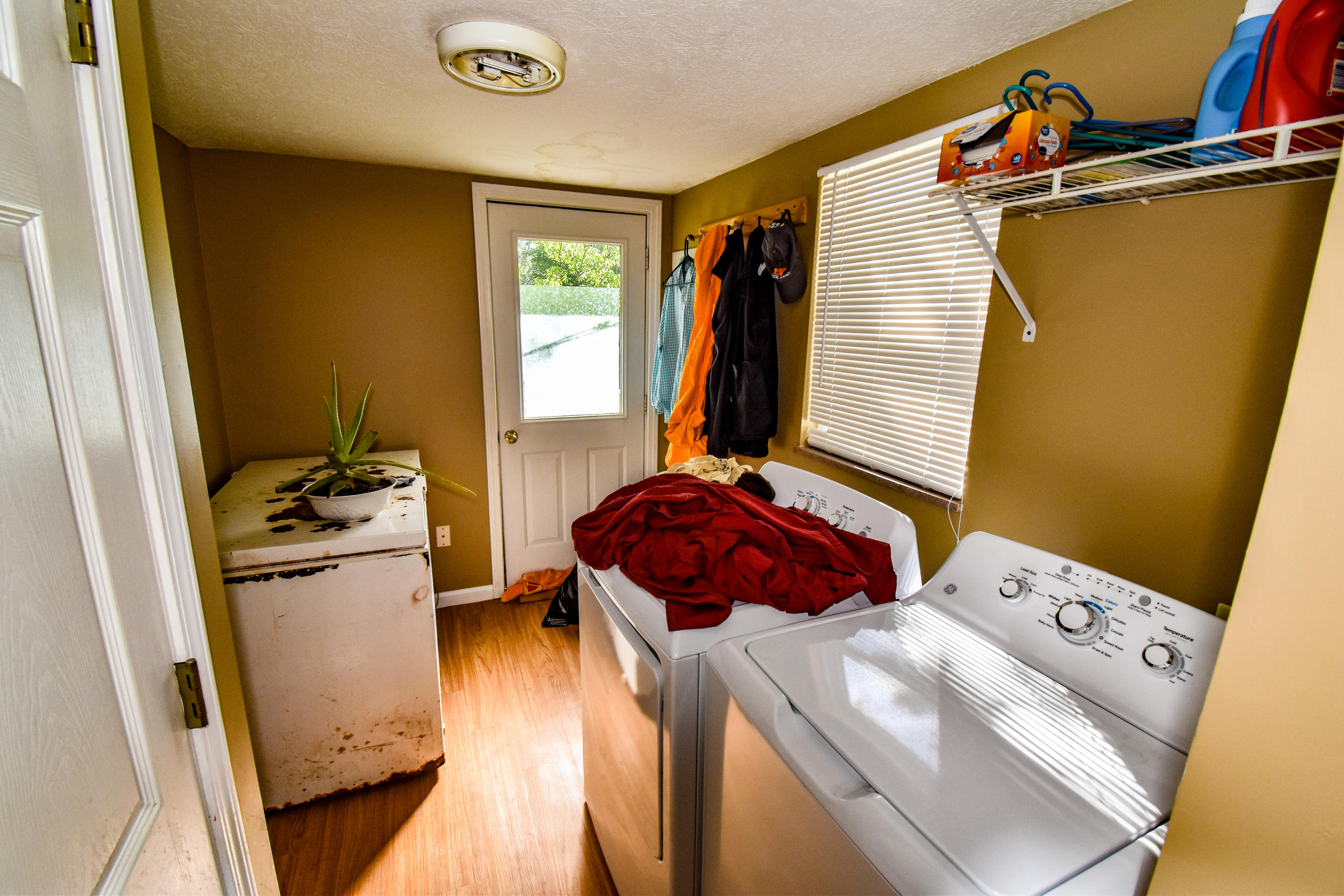 2438 East Wolf Valley Road Clinton, TN 37716 - Photo 12 of 15 Laundry Room