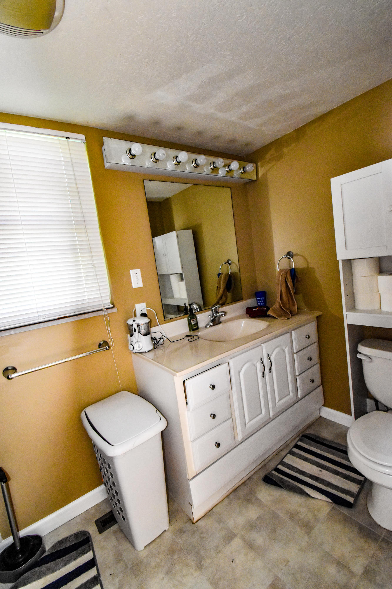 2438 East Wolf Valley Road Clinton, TN 37716 - Photo 13 of 15 Bathroom