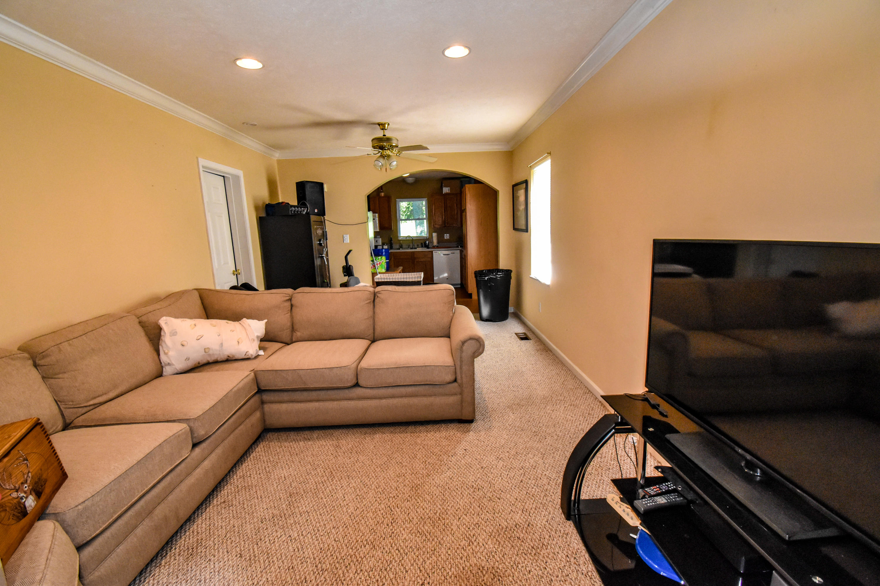 2438 East Wolf Valley Road Clinton, TN 37716 - Photo 5 of 15 Living Room