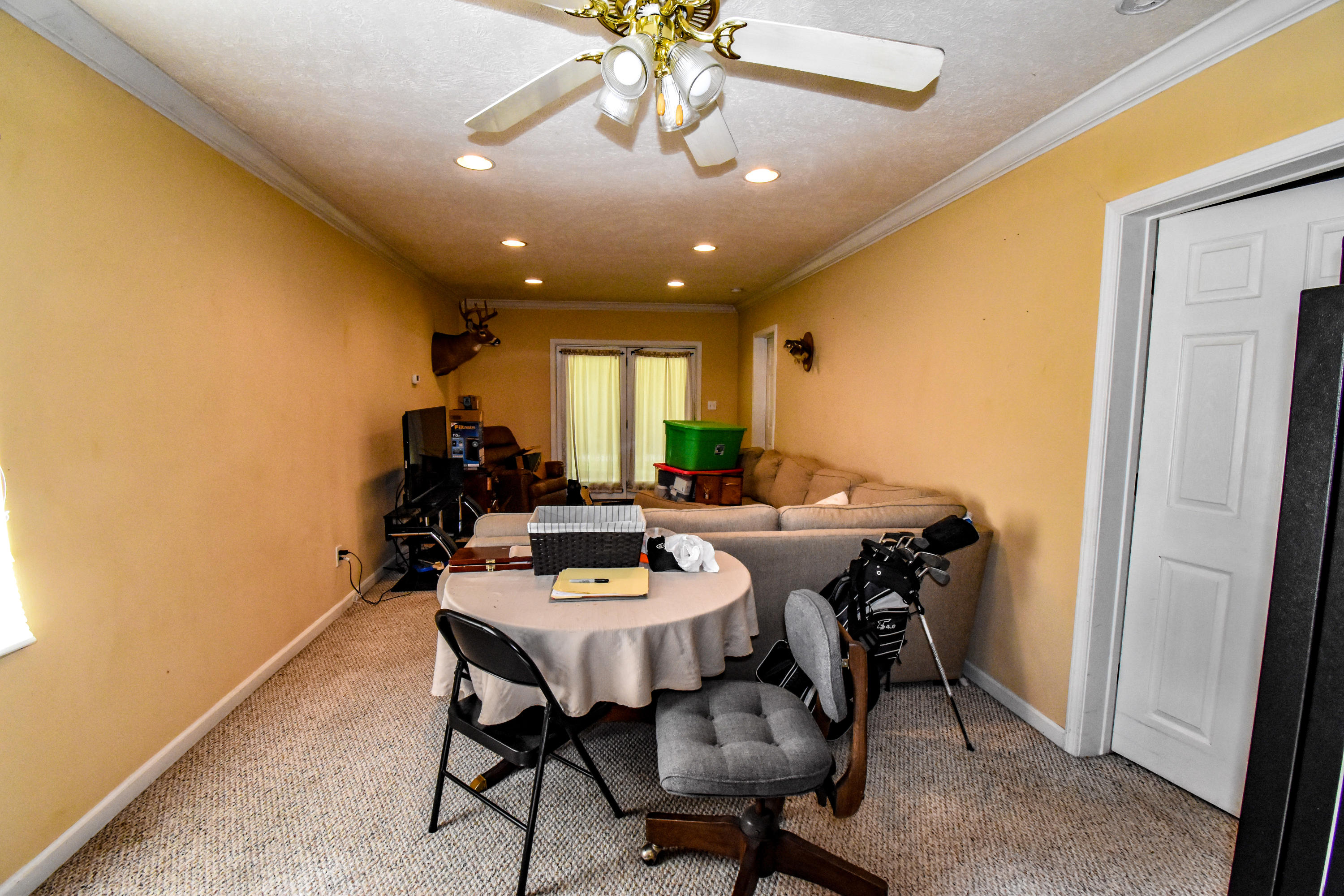 2438 East Wolf Valley Road Clinton, TN 37716 - Photo 8 of 15 Spacious Living Room