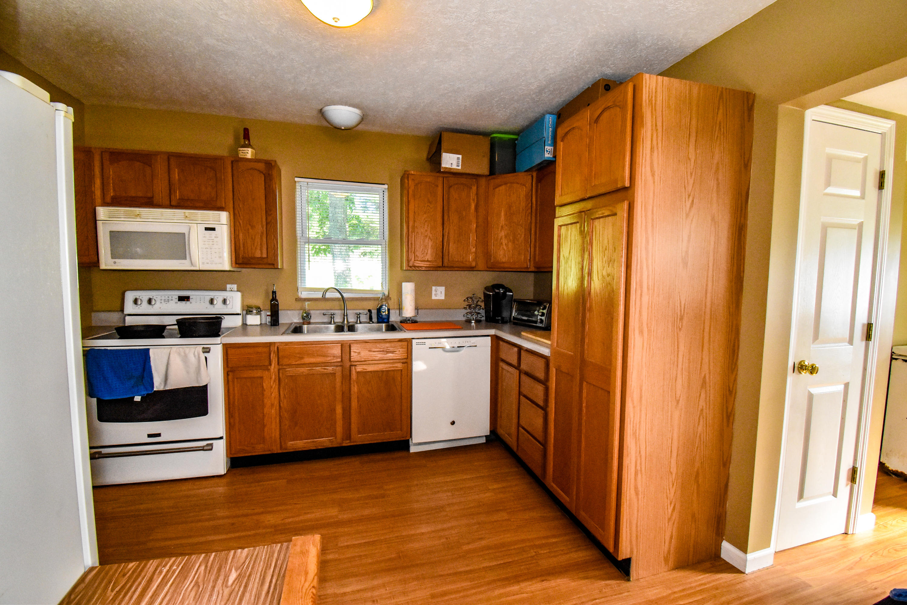 2438 East Wolf Valley Road Clinton, TN 37716 - Photo 9 of 15 Kitchen