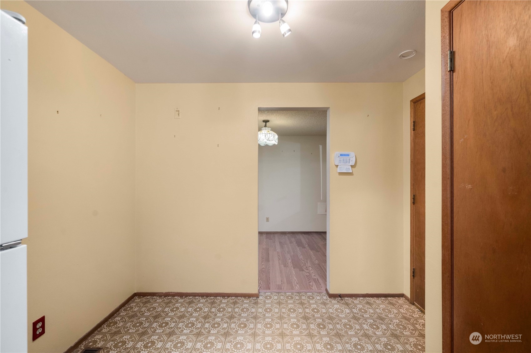 903 Southwest 104th Street Seattle, WA 98146 - Photo 14 of 26
