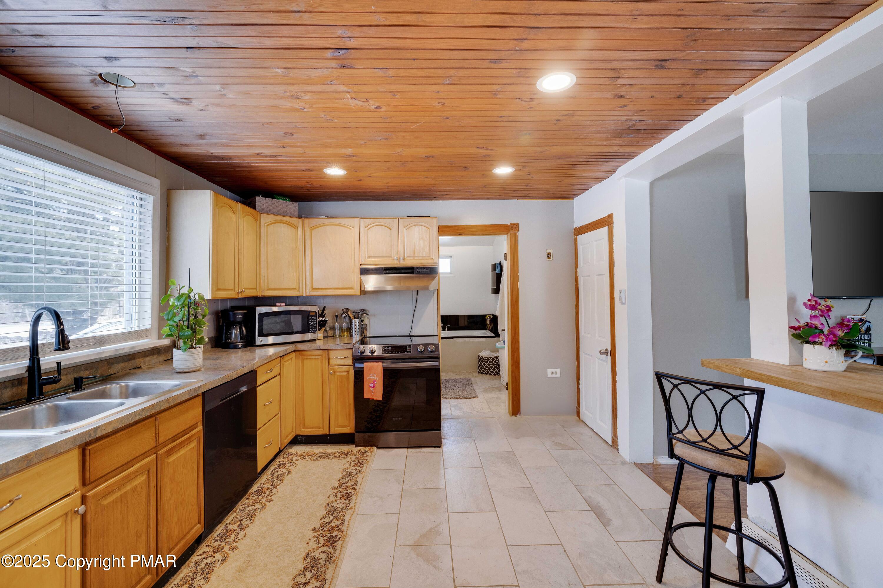 349 Carlton Road Mount Pocono, PA 18344 - Photo 3 of 48 RBR56760