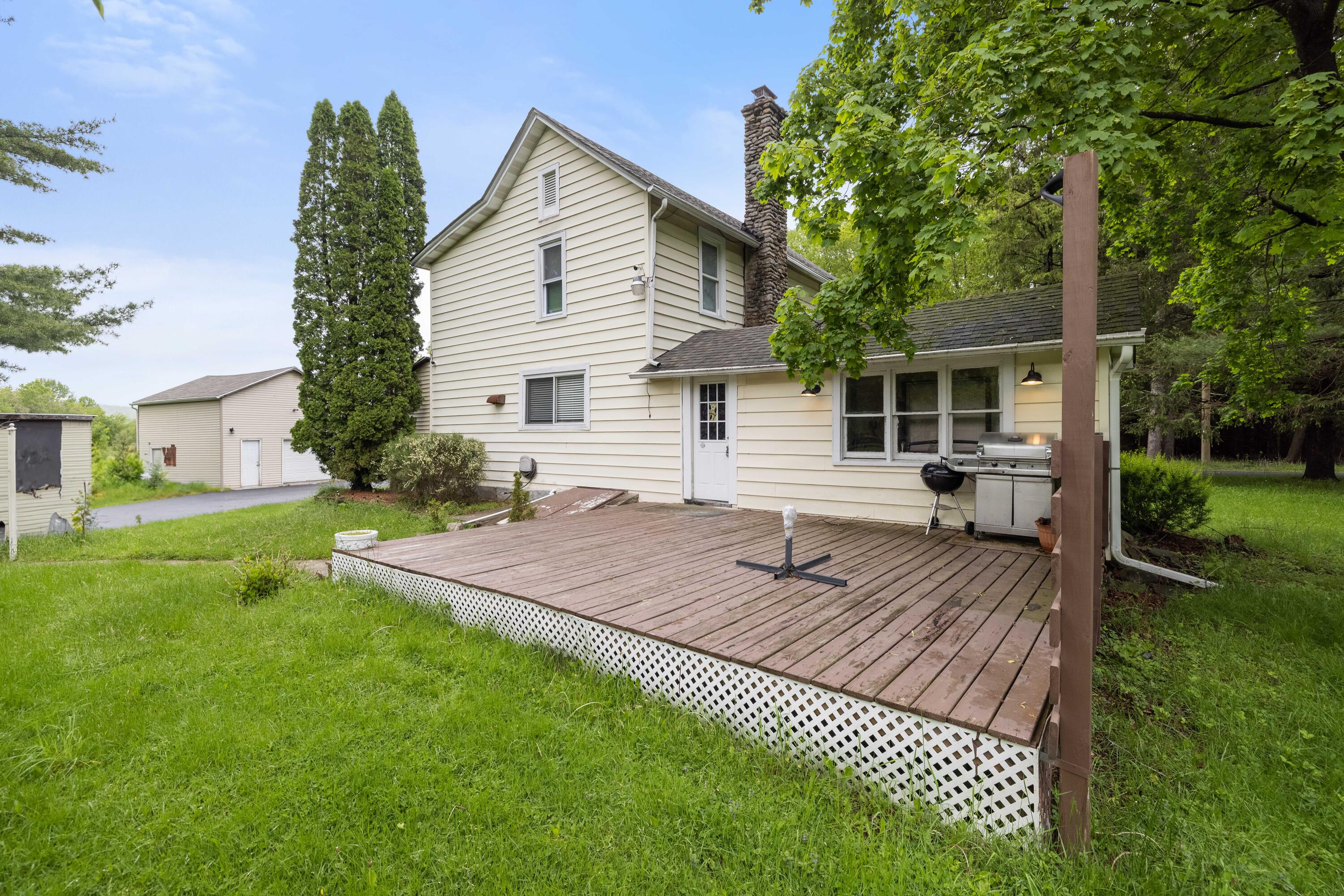 349 Carlton Road Mount Pocono, PA 18344 - Photo 36 of 48 RBR52703