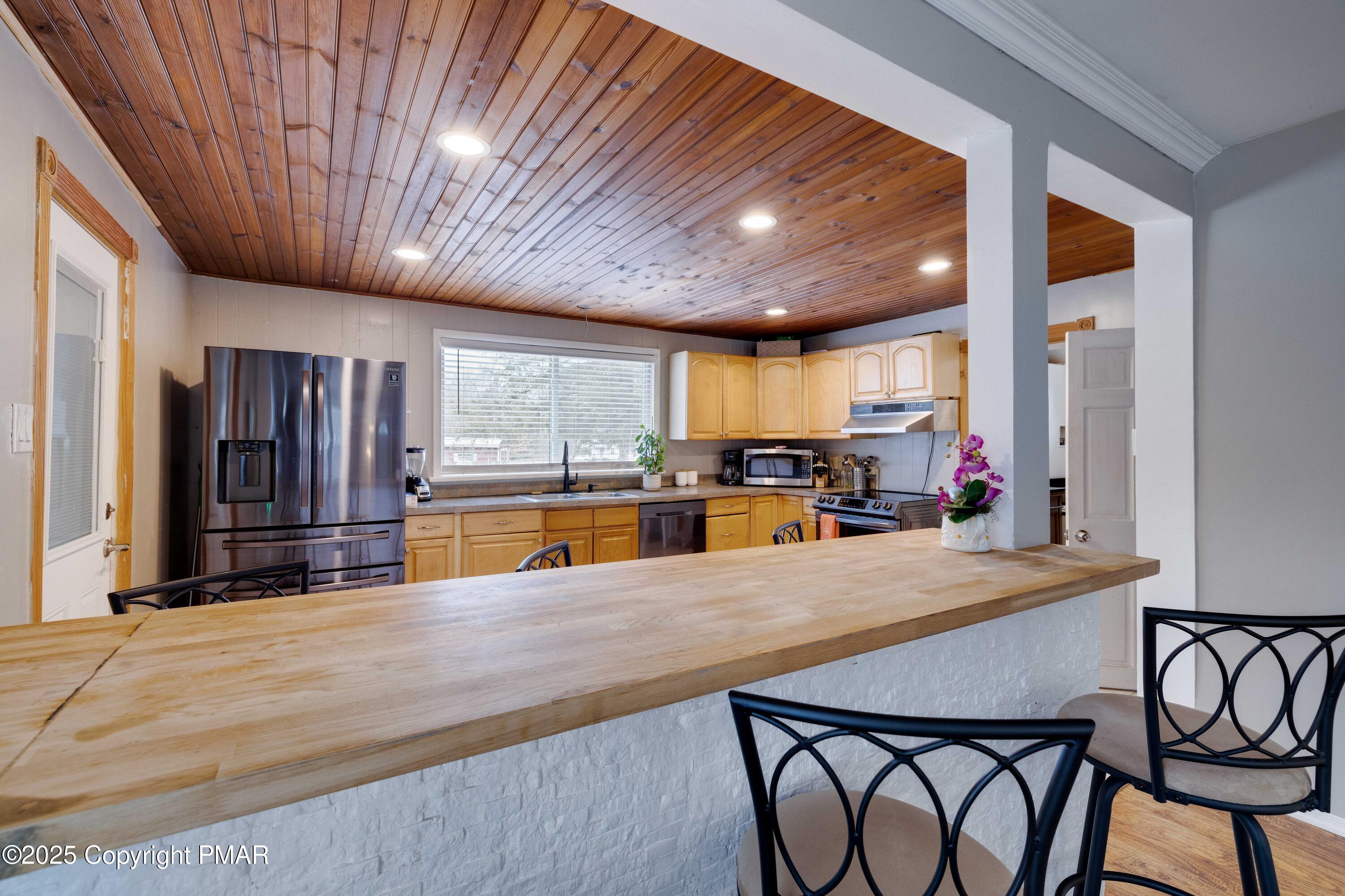 349 Carlton Road Mount Pocono, PA 18344 - Photo 8 of 48 RBR56834