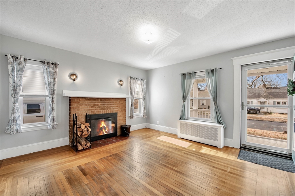 153 Ellsworth Avenue Springfield, MA 01118 - Photo 4 of 23