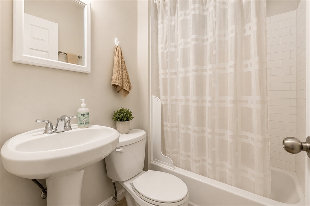 28 Phillips Street, Unit 3 Boston, MA 02114 - Photo 10 of 15