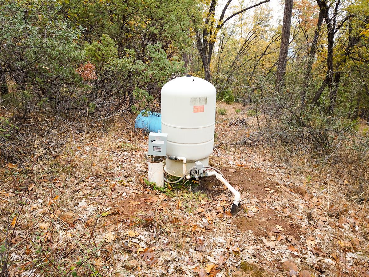 13376 Rue Montaigne Oregon House, CA 95962 - Photo 36 of 45 a white toilet sitting in a backyard of a house