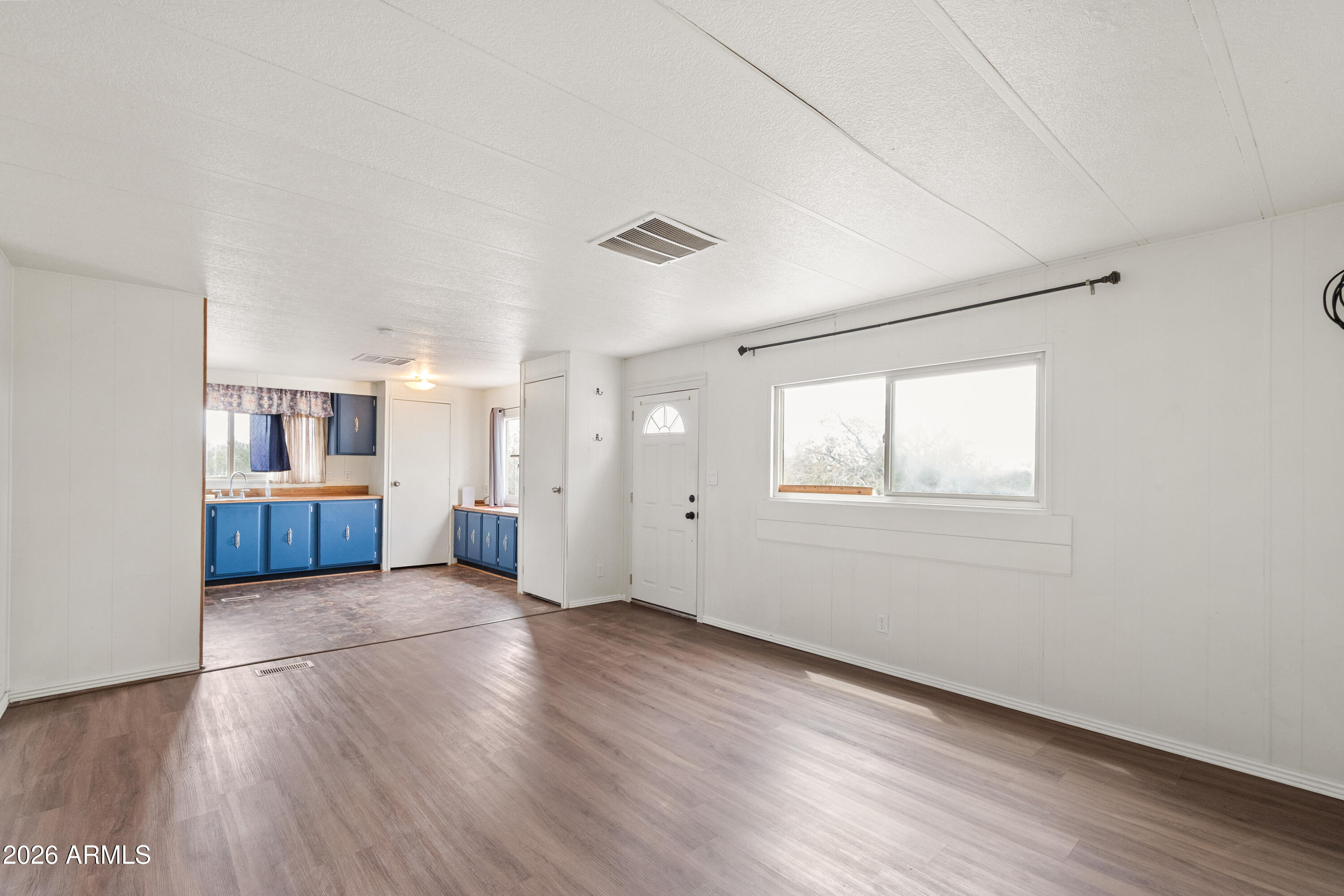 2385 County Line Circle Ash Fork, AZ 86320 - Photo 6 of 35 a view of a big room with wooden floor and windows