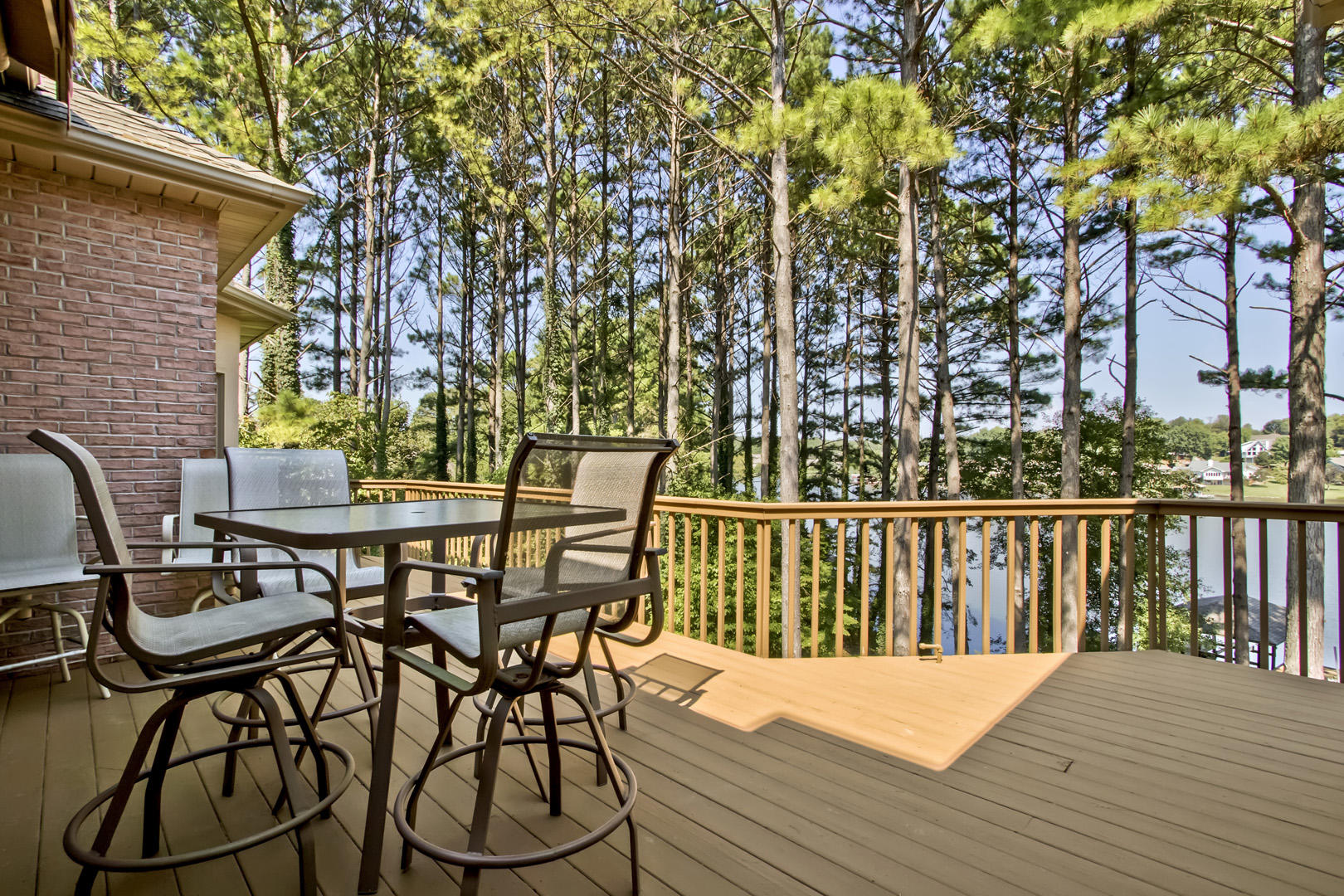136 Inagehi Way Loudon, TN 37774 - Photo 14 of 40 14_InagehiWay_136_MainDeck01